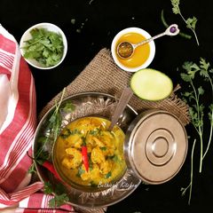 A picture of Aam Shorshe Chingri Bhapa (Steamed Mango-Mustard Prawn Curry - Bong style).