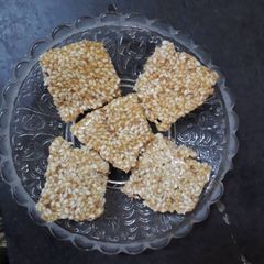 Till chikki A picture of Till chikki.