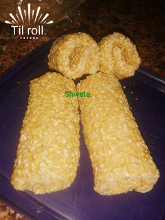 गुड़ तिल रोल (Jaggery til roll recipe in hindi) रेसिपी मुख्य फोटो