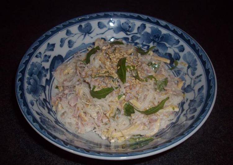Colourful noodle salad, version 2