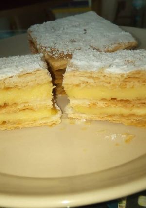 Una foto de Milhojas rellenas de crema pastelera