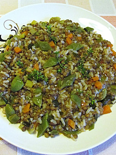 Una foto de Lentejas con arroz blanco y judías planas - veggie
