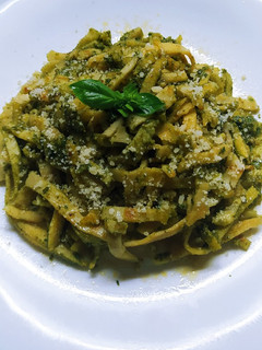 Una foto de Fideos de Harina de Avena con Pesto de Albahaca