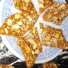 A picture of Gur ki chikki 😋گڑ کاجو بادام تِل کی چِکی❤.
