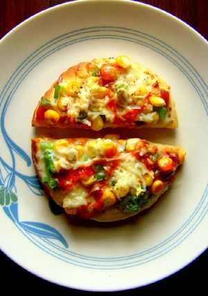 A picture of Corn and Capsicum Pizza.