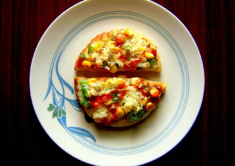 Steps to Make Favorite Corn and Capsicum Pizza