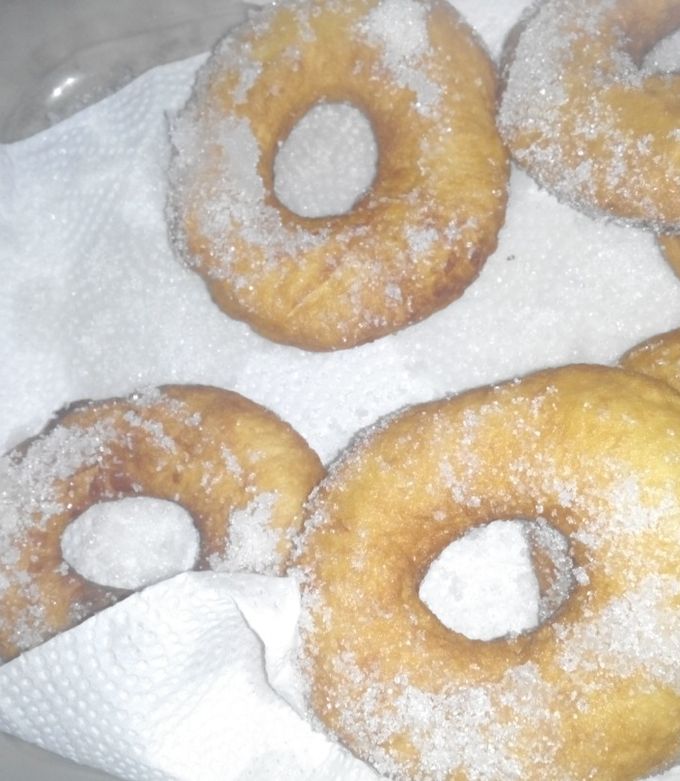 Una foto de Rosquitas fritas dulces y sin huevo