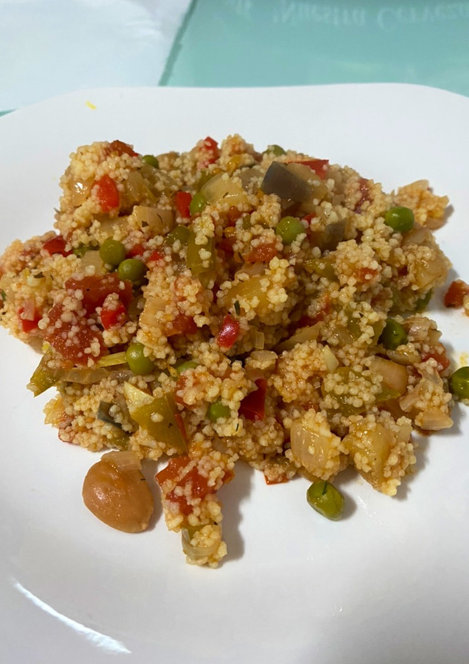 Una foto de Cus cus con verduras