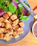 Đậu Hủ Chiên Giòn Chấm Mắm Tôm Kèm Kinh Giới Tía Tô