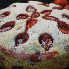 A picture of #Eggless Strawberry Cake.