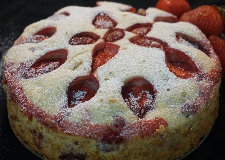Steps to Make Ultimate #Eggless Strawberry Cake