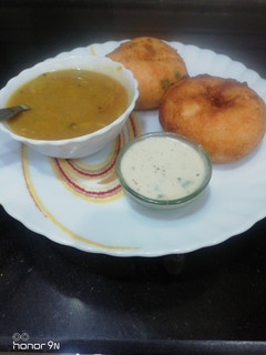 A picture of South Indian Medu Vada Sambar.