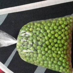 A picture of Frozen Green peas.