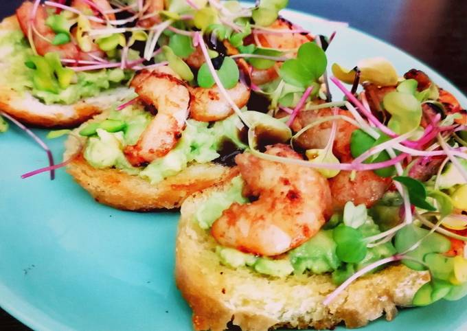 Брускетта с креветками и авокадо 🥑