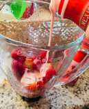 Smoothie de kiwi, con frambuesa y fresas.🥝🍓😋