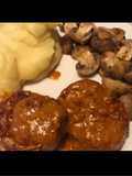 Filetes con salsa “Suya” y guarnición