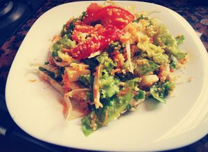 Una foto de Ensalada completa con cuscús
