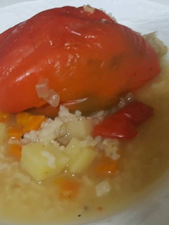 Una foto de Pimiento relleno vegetal