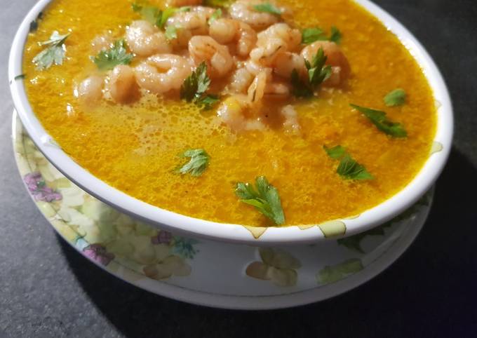 Sopa de Coco con fideos de Zanahoria y Pulpa de Camarones Receta de Karen  Zubiaurre- Cookpad