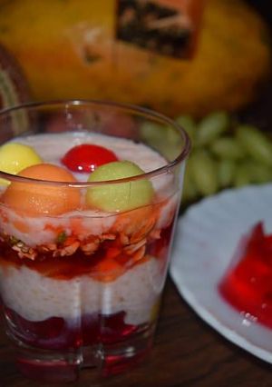 A picture of Strawberry Daliya with mixfruits pudding.