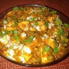 A picture of Chatpata matar paneer.
