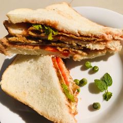 A picture of Eggs sandwich.