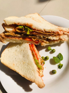 A picture of Eggs sandwich.