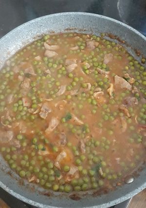 O poză a rețetei Mazăre cu carne de porc și sos de roșii.