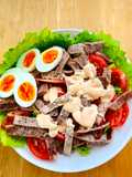 Salad cobb dengan saus jinten
