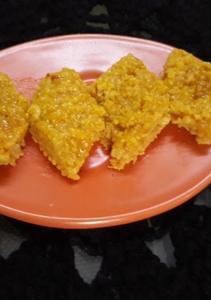 गुड़ में बनी मिल्क केक (gur ke bani milk cake recipe in Hindi) रेसिपी मुख्य फोटो
