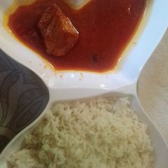 A picture of Tasty White rice and chicken stew 😋😋🥰💞.