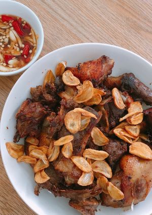 Hình của món Vịt cháy tỏi.