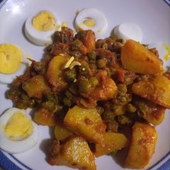A picture of Mattar aloo.