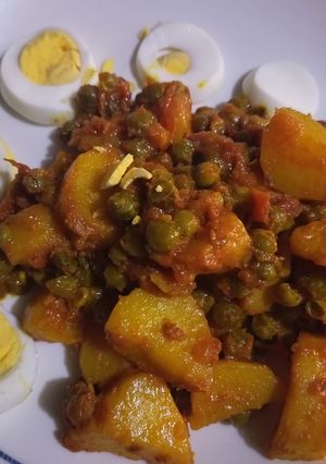 A picture of Mattar aloo.