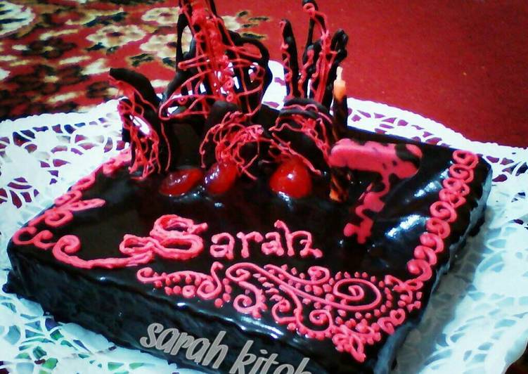 Cake kukus cokelat simple siram ganache