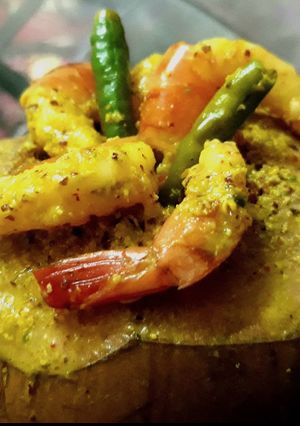 A picture of Daab Chingri#wds# Green Coconut Prawn curry.