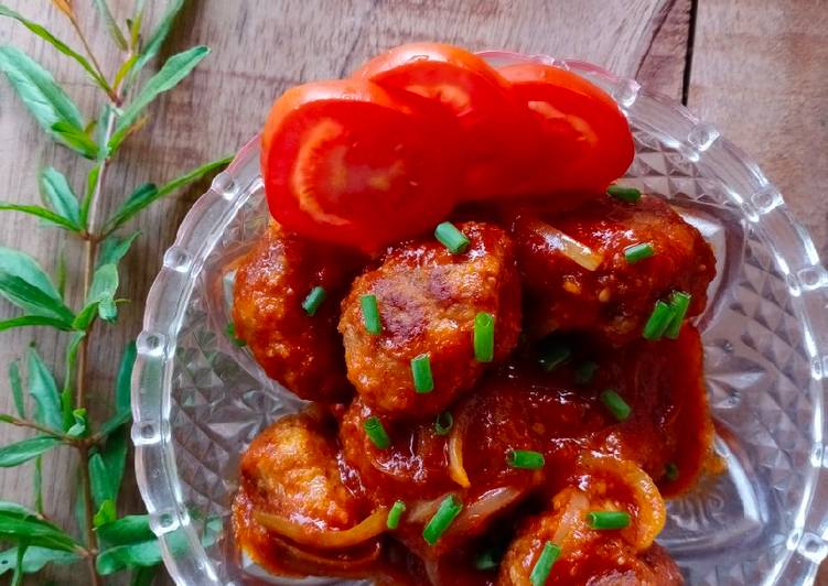 Bola-Bola Daging Saus Pedas