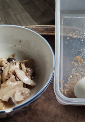 รูปของ ผัดเห็ดฟางหมูสับกินคู่กับน้ำพริกกระปิไข่ต้มชะโอม