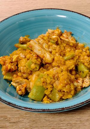 Una foto de Trampantojo de paella con lentejas peladas