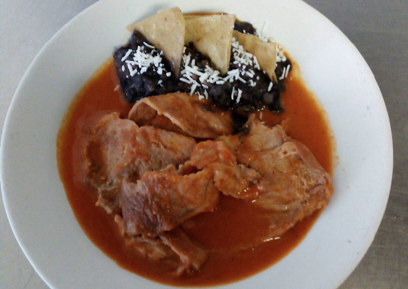 Bistec de cerdo en salsa de cacahuate