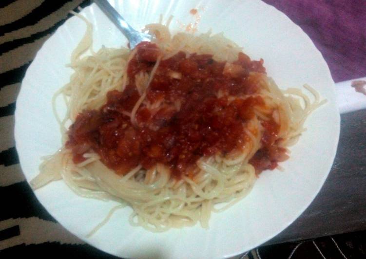 The Simple and Healthy Spaghetti served with tomato soup