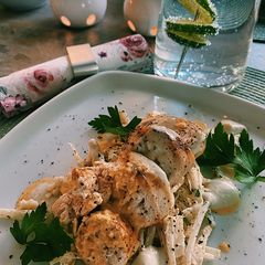 A picture of Buffalo chicken with celery slaw and blue cheese💙.