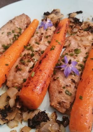 Une photo de Poisson mariné à la plancha et bourrache