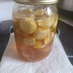 A picture of Fermented garlic and honey.