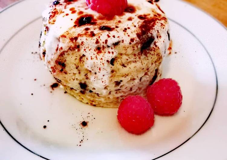 Bolo de Caneca de Aveia, Chocolate e Framboesas