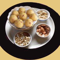 A picture of Roasted chana dal laddu.