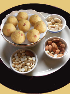 A picture of Roasted chana dal laddu.
