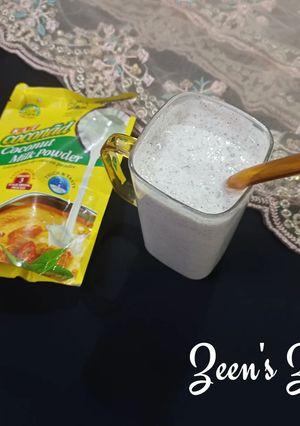A picture of Dragon Fruit and Coconut Milk Smoothie.