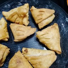 A picture of New uniqe samosa.