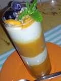 Postre de verano con albaricoques y nectarinas
